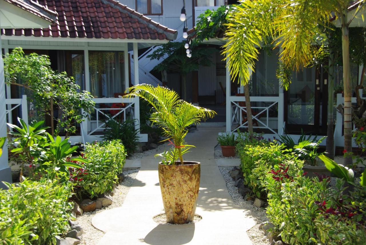 The High Dive Gili Gede By Ultimate Resorts Exterior foto